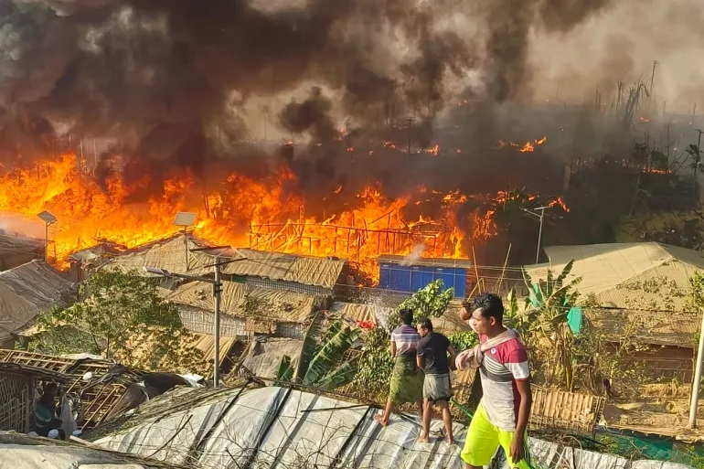 Kebakaran hebat melanda kamp pengungsian Rohingya 