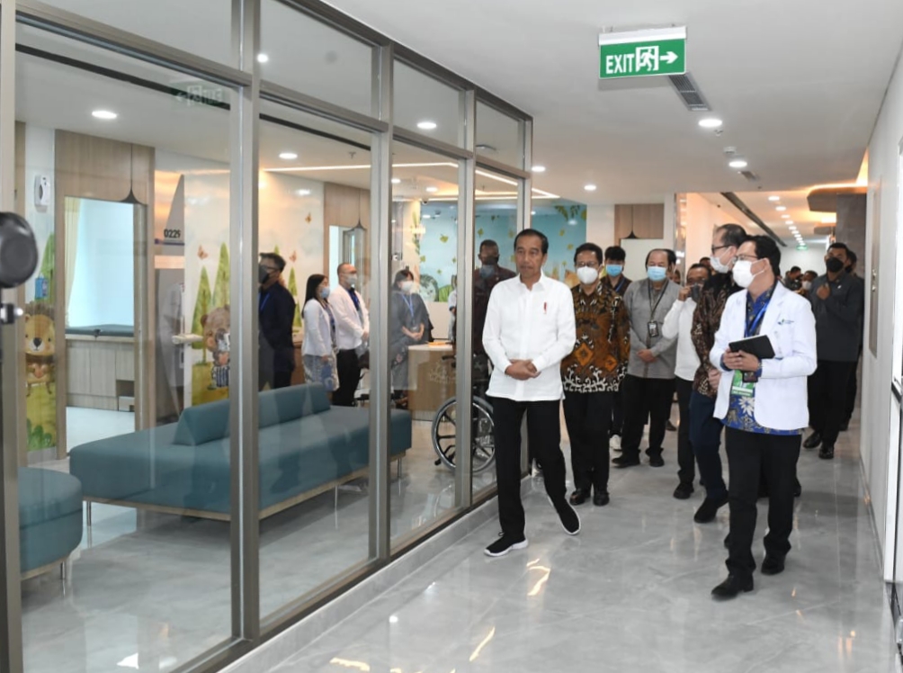 Jokowi minta jumlah dokter spesialis dan subspesialis diperbanyak