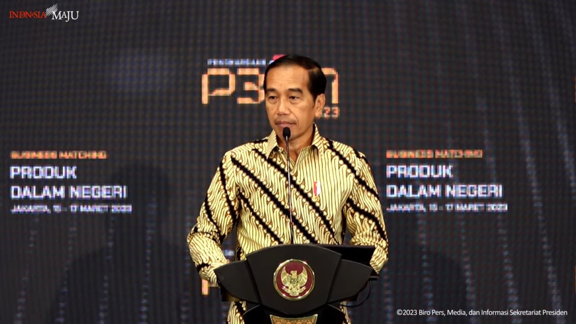 Jokowi minta Kemenhan dan Polri tak impor seragam dan senjata
