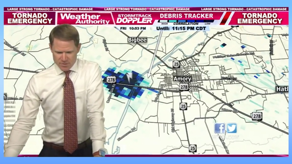 Saat mengudara, ahli meteorologi berdoa untuk penduduk Mississippi yang diterpa tornado