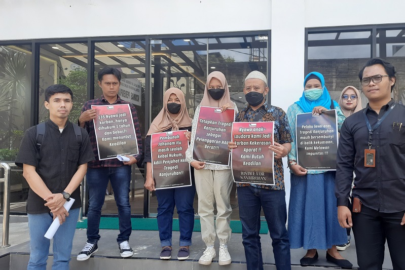 Keluarga korban Kanjuruhan datangi Komnas HAM: Kami hanya minta keadilan!