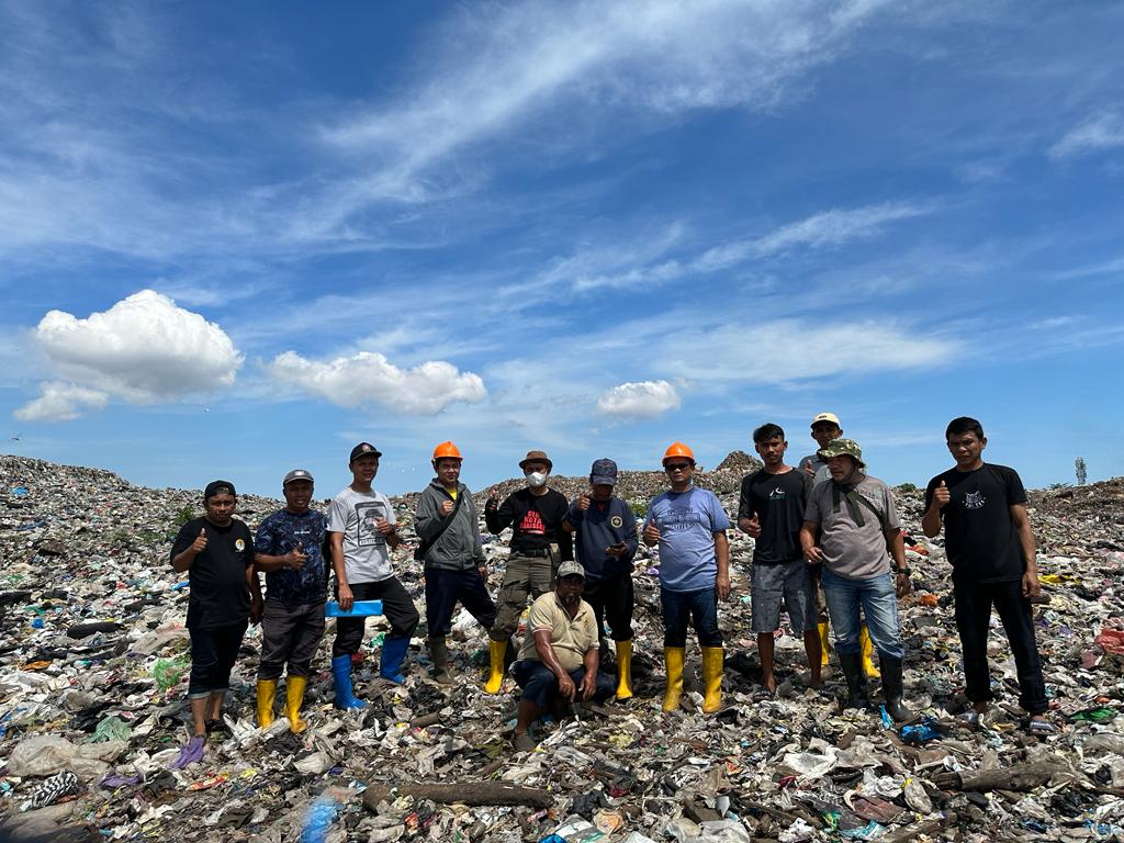 DLH Makassar mulai bersihkan sampah tutupi akses jalan TPA Antang