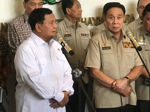 Sambangi PP Polri, Prabowo minta wartawan tidak tanya soal cawapres