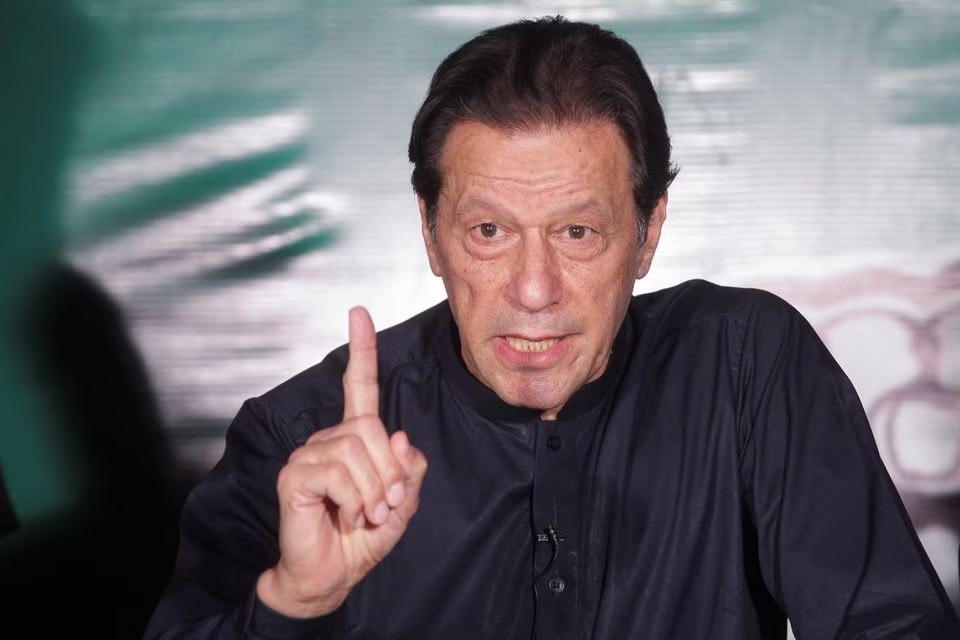 Mantan PM Pakistan Imran Khan menolak rumahnya digeledah polisi