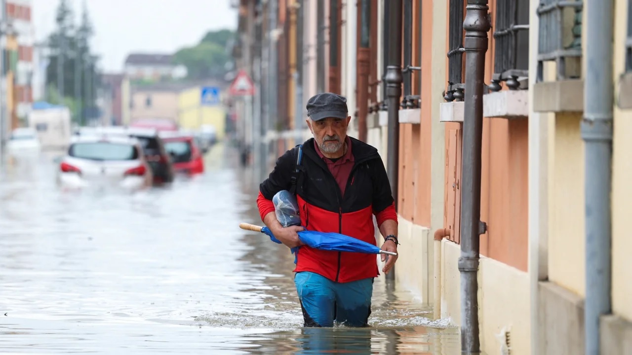 Peneliti: Banjir mematikan 'sekali dalam satu abad' Italia terkait dengan krisis iklim