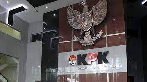 Mantan komisioner KPK duga ada unsur politis di perubahan masa jabatan pimpinan jadi 5 tahun