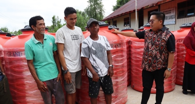 Penuhi air bersih, Pemkab Kukar distribusikan 158 tandon untuk warga