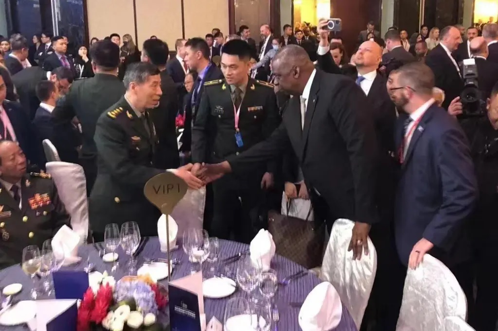 Menhan AS-China bersalaman di Singapura, tetapi tidak ada 