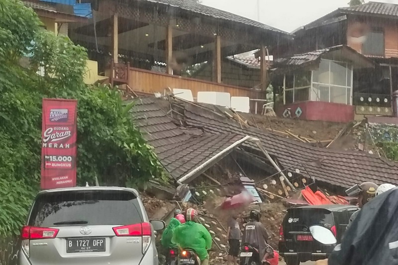 121 rumah dan satu sekolah terdampak longsor di Kota Ambon 