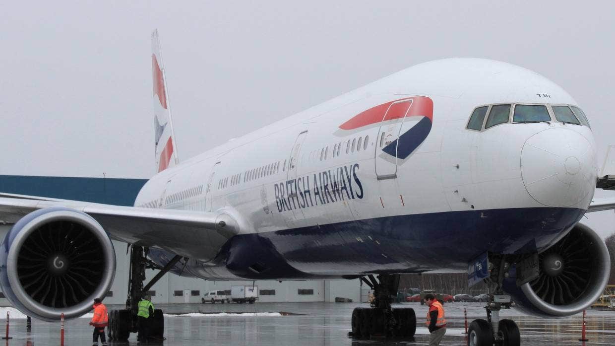 Terlalu barbar, 2 pria duel di pesawat British Airways dengan pecahan botol