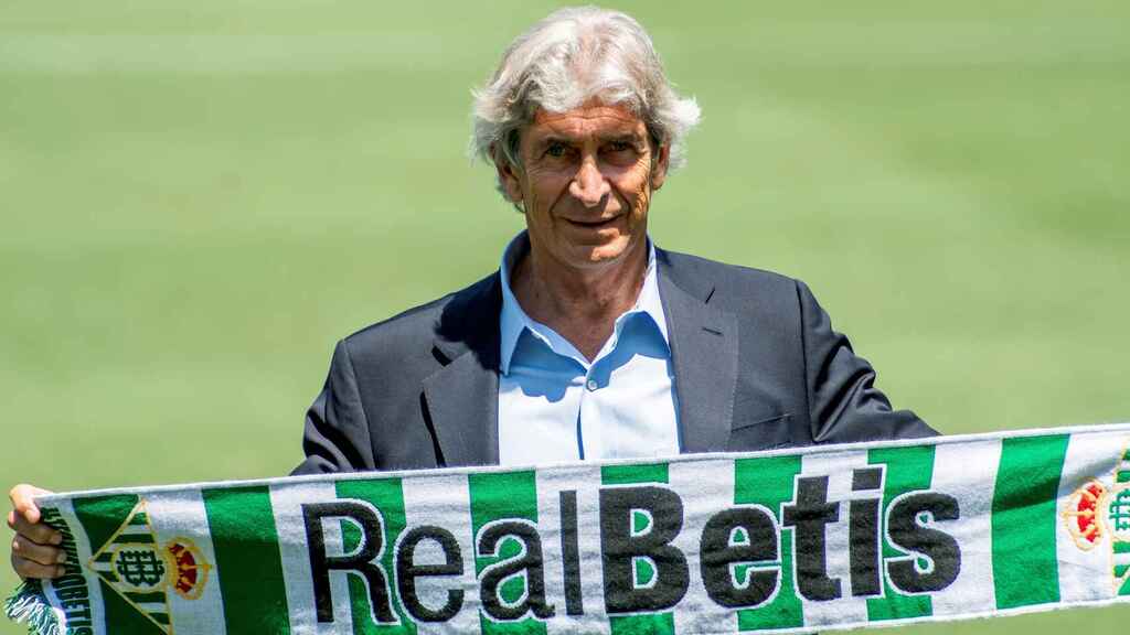 Manuel Pellegrini tukangi Real Betis hingga 2026