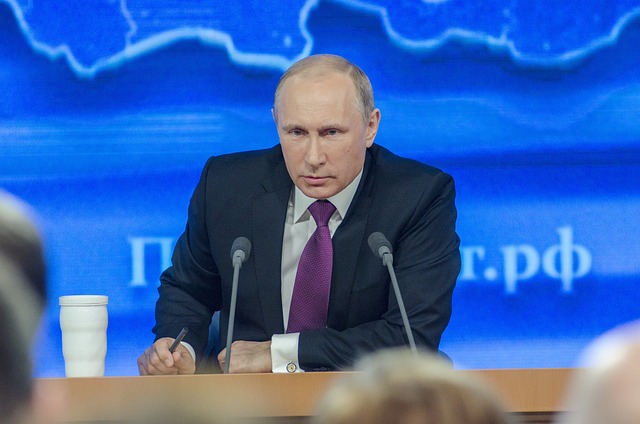 Putin ancam siap adu bom curah jika Ukraina menggunakannya 