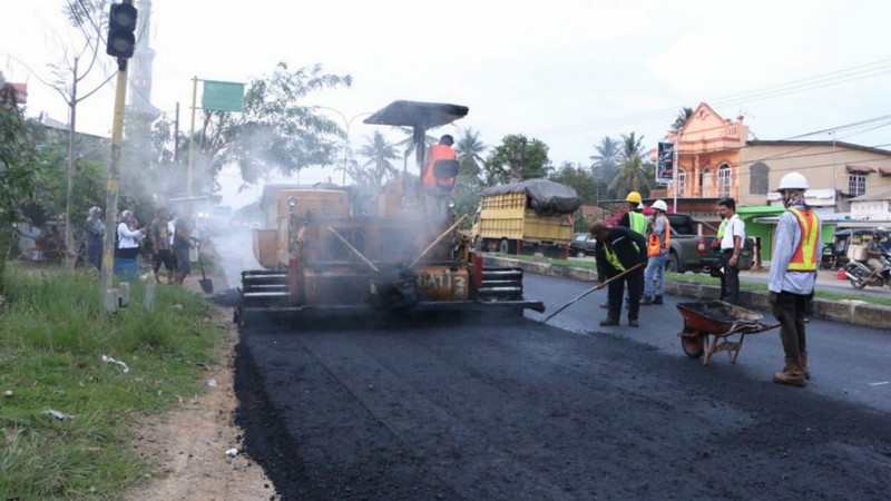 Perbaiki jalan daerah, PUPR manfaatkan aspal Buton dan karet