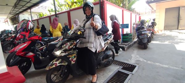 Anggota DPRD Kabupaten Pati nyaman berangkat kerja dengan sepeda motor