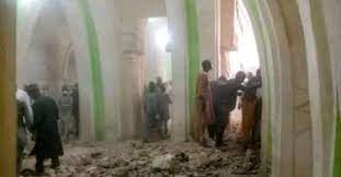 Masjid yang sedang padat jemaah salat Ashar roboh, 7 orang jadi korban