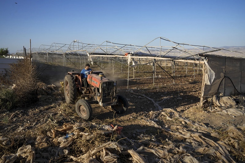 Saat permukiman Israel tumbuh subur, keran air Palestina mengering