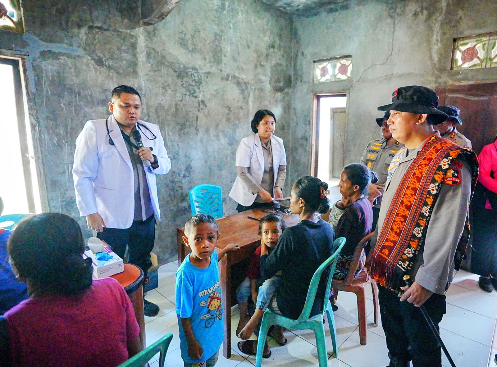 Kapolri Sigit: warga Palue jangan sungkan minta kebutuhan obat ke Kapolda dan Kapolres