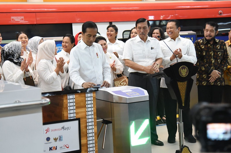 Resmikan LRT, Jokowi risih Jakarta dicap sebagai kota macet