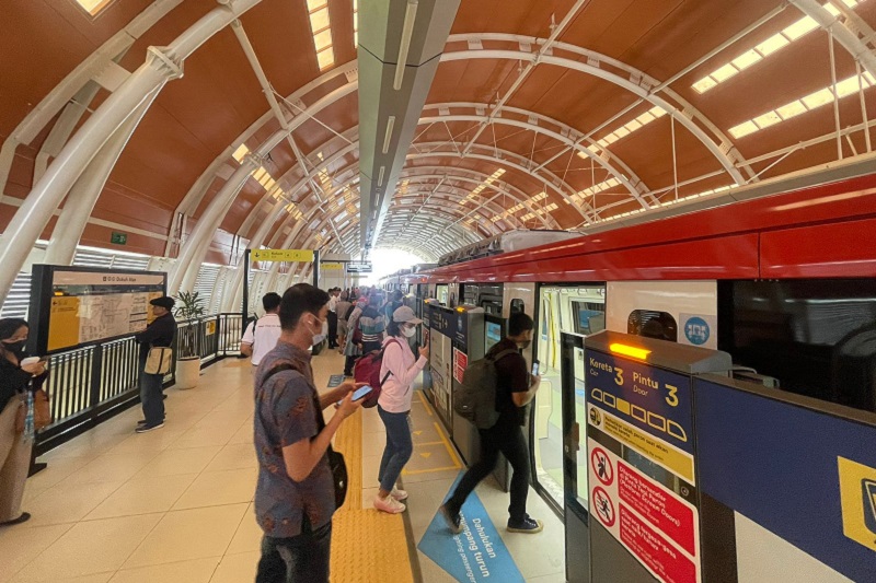 2 hari setelah resmi beroperasi, LRT Jabodebek layani 28.925 penumpang