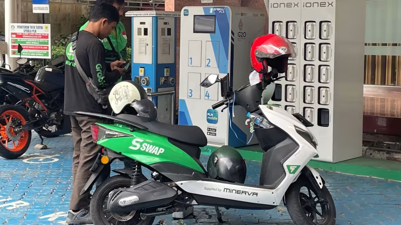 Gojek akan mengganti sepeda motor bertenaga bensin pada 2030