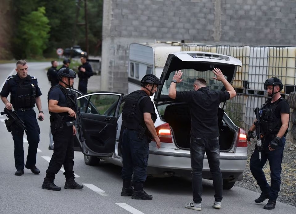 Pengepungan biara Kosovo memakan korban, 4 tewas