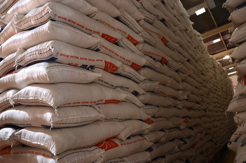 Stok beras yang dikuasai Bulog sebanyak 1,7 juta ton