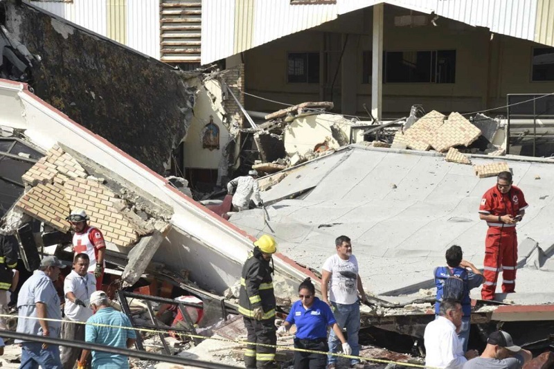 Setidaknya 9 orang tewas akibat atap gereja runtuh 