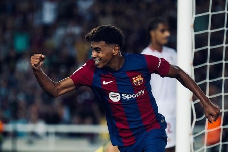 Menolak  klub   Inggris, Yamal  berencana perpanjang kontrak di Barca