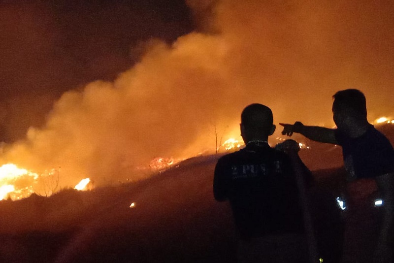 Bantu padamkan api di TPA Rawa Kucing, BNPB siapkan helikopter waterbombing 