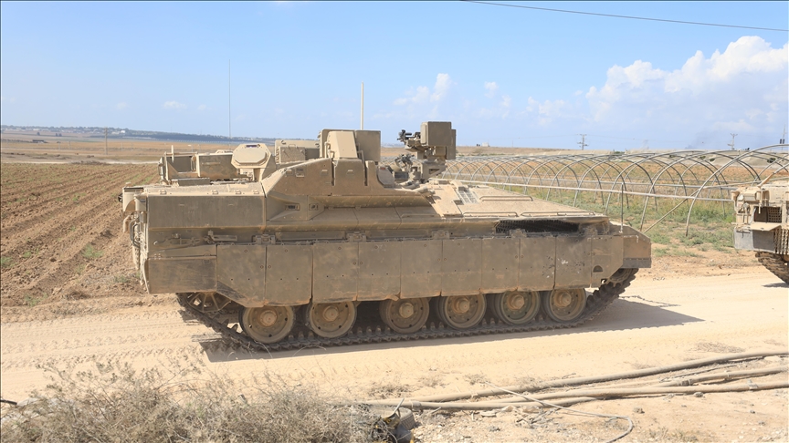 Militer Israel menyerang Gaza utara dengan tank