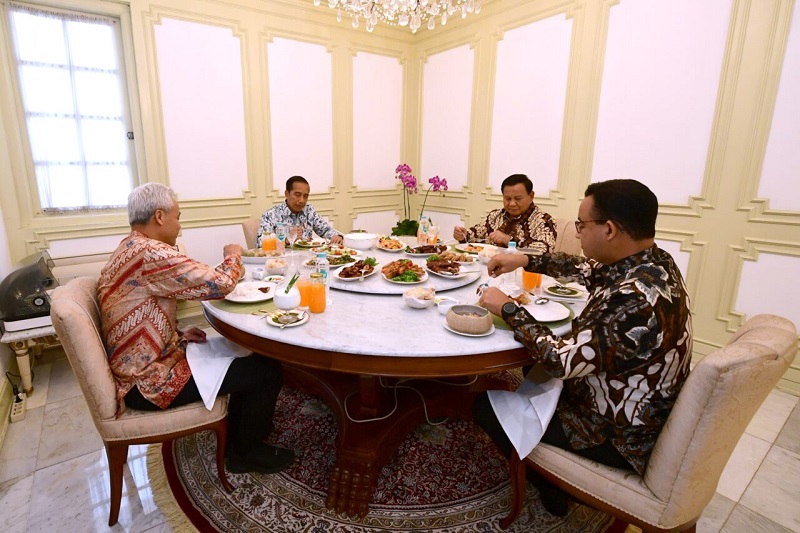 Agenda tersembunyi di balik makan siang Jokowi bareng tiga bacapres