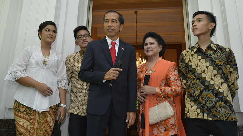 Deras kritik lompatan karier politik trah Jokowi