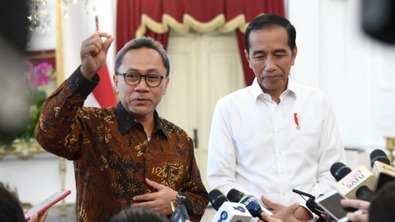 Zulhas klaim Jokowi gabung PAN, apa manfaatnya?