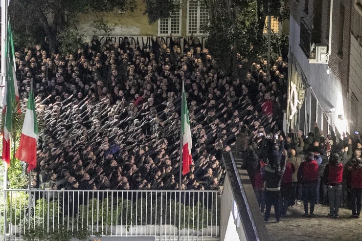 Gestur fasis Mussolini picu tuntutan pembubaran ekstrem kanan Italia 
