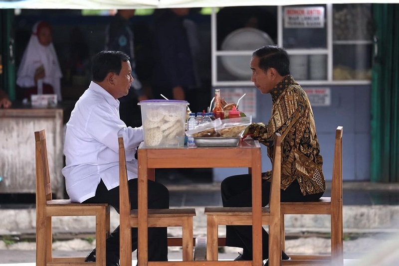 Yang tersirat dari semangkuk bakso Jokowi-Prabowo
