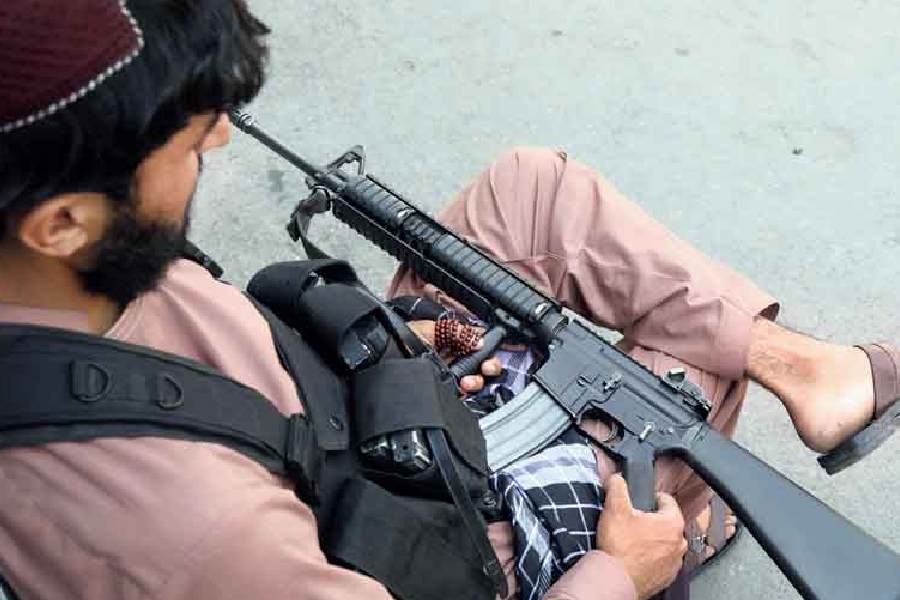 Taliban gelar eksekusi tembak mati di depan massa di dalam stadion