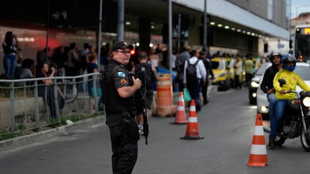 Terminal di Brasil mencekam, pria bersenjata sandera 17 orang di dalam bus