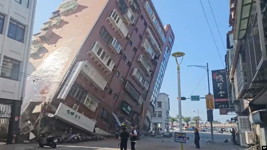 Gempa  dahsyat Taiwan hancurkan bangunan dan infrastruktur 