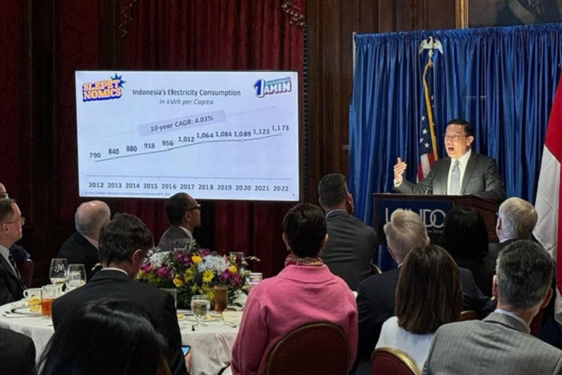 Mantan Kepala BKPM Tom Lembong mempromosikan gagasan ekonomi 'Slepetnomics' kepada pengusaha di Washington DC, Amerika Serikat, Januari 2024. /Foto Instagram @tomlembong
