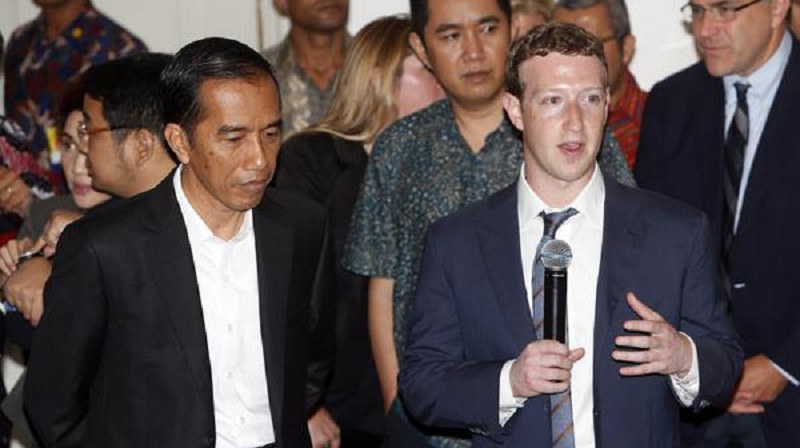 Presiden Joko Widodo (kiri) bersama CEO Facebook Mark Zuckerberg. /Foto Twitter