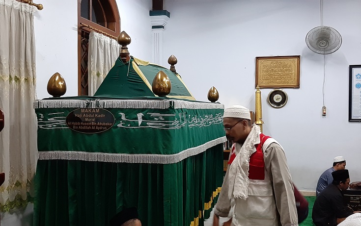 Makam Habib Husein di Masjid Luar Batang. Alinea.id/Achmad Al Fiqri