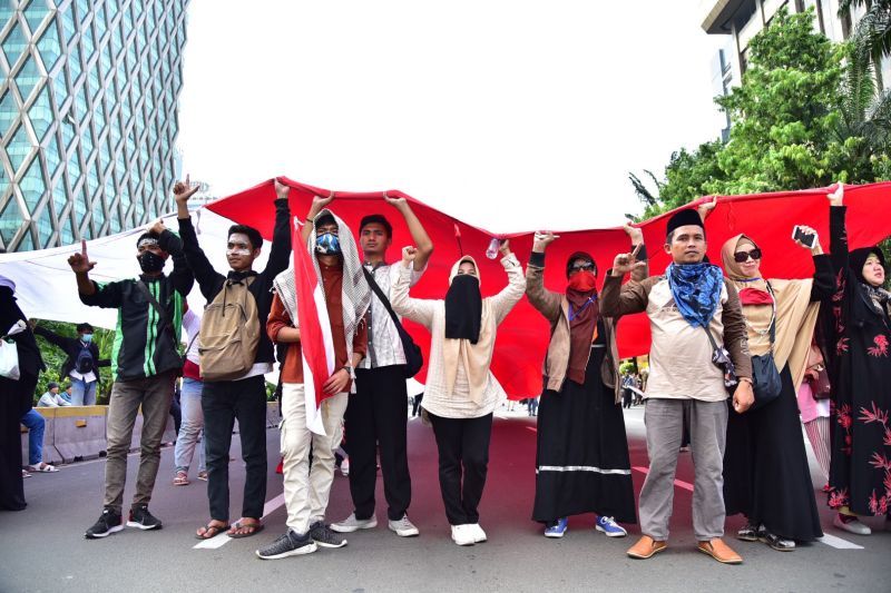 Aksi massa di depan Gedung Bawaslu, Jakarta, Rabu (22/5). Alinea.id