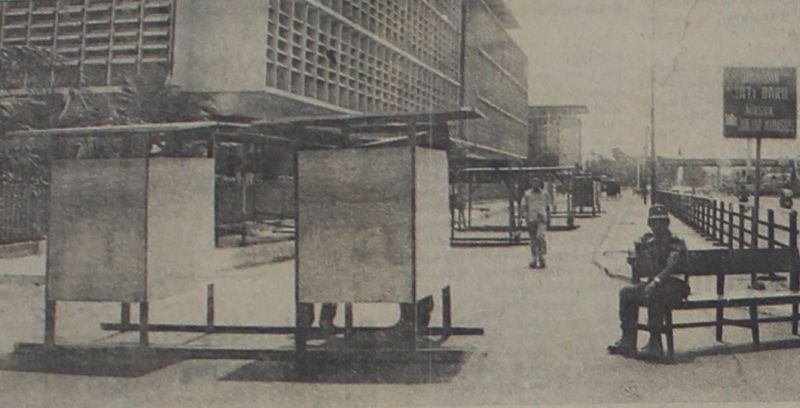Suasana tempat pemungutan suara (TPS) di Jalan MH Thamrin, Jakarta. /Merdeka, 2 Mei 1977.