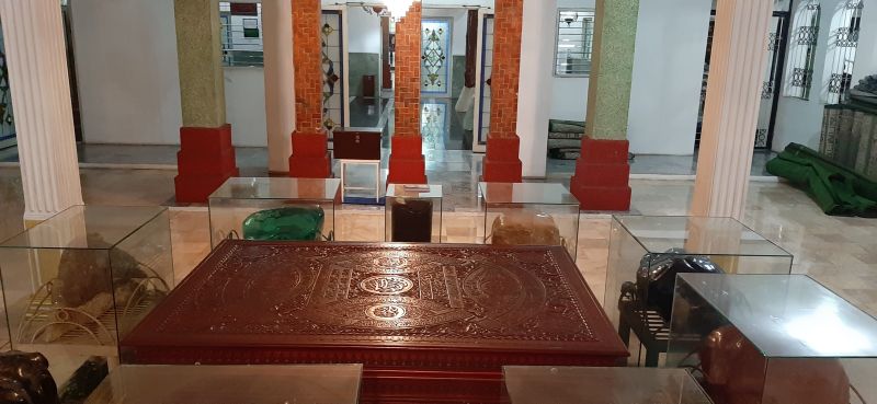 Alquran berukuran besar, di Masjid Agung Al-Munada Baiturrahman, Jakarta Selatan, Sabtu (25/5). Alinea.id/Achmad Al Fiqri.