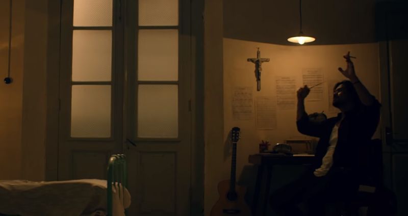 Chicco Jerikho berperan sebagai Romo Yosef di film Ave Maryam. /Youtube.com