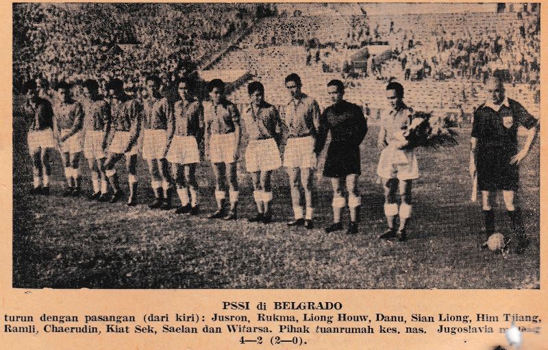 Kesebelasan tim nasional Indonesia saat melakukan uji coba di Belgrade, Uni Soviet, sekarang Serbia (Aneka,1 Februari 1957).