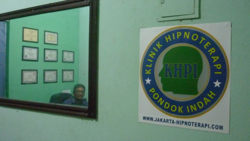 Robbyzal membuka klinik hipnoterapi di bilangan Pondok Indah, Jakarta Selatan. Alinea.id/Robertus Rony Setiawan.