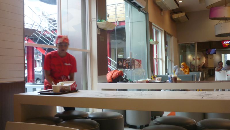 Media sosial KFC Indonesia mengeluarkan imbauan beres-beres setelah makan pada 13 Januari 2019. (Alinea.id/Robertus Rony Setiawan.
