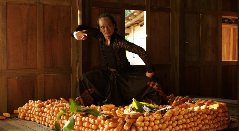 Sejatinya, film Kucumbu Tubuh Indahku mengisahkan perjalanan seorang penari lengger lanang. /Imdb.com