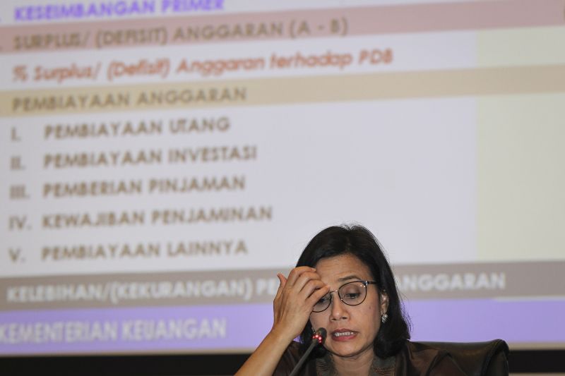 Menteri Keuangan Sri Mulyani Indrawati menyampaikan paparan dalam konferensi pers APBN KiTa di Jakarta, Kamis (15/11). /Antara Foto 